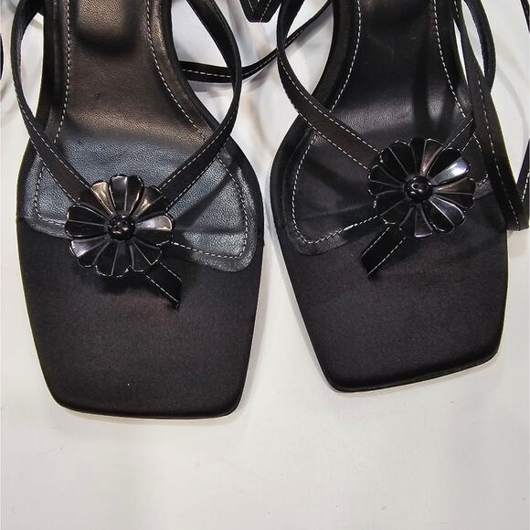 Helsa Sandal Kitten Heels - Picture 3 of 9